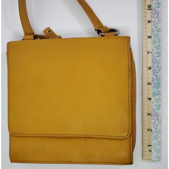 Vtg TIGNANELLO Crossbody Organizer Bag Purse Pebbled Leather Mustard Yellow - Picture 16 of 16